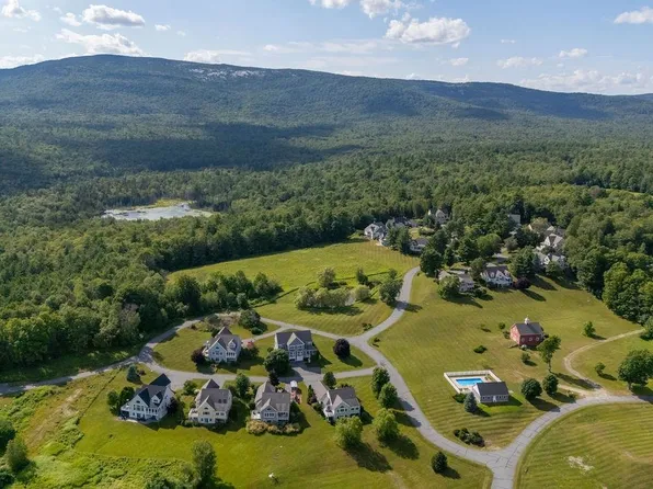 33 Wintercroft Circle #5, Grantham, NH 03753