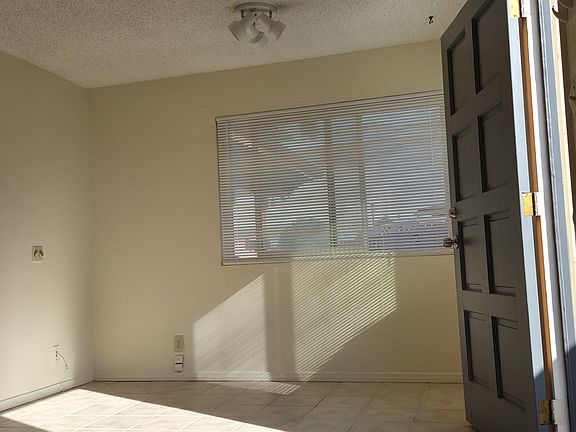 3rd image of 5345 Northridge Ave #1