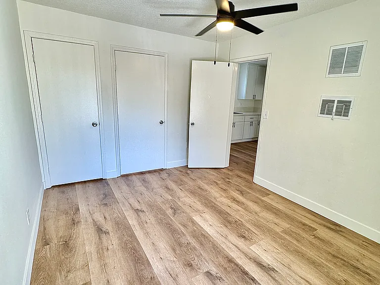 Whitsett Ave — Photo 12