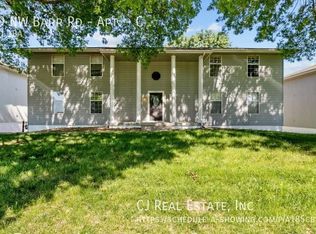 209 NW Barr Rd APT C, Grain Valley, MO 64029