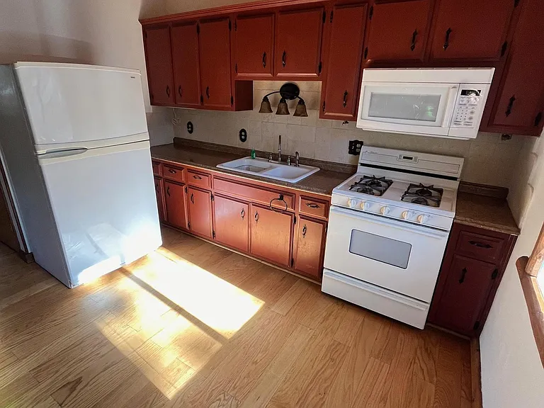1017 Wendy Ave — Photo 3