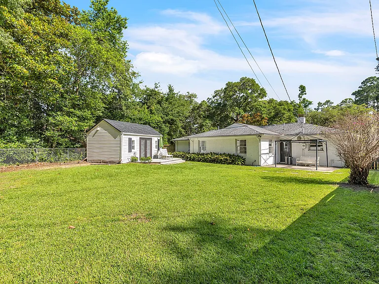 326 Kensington Dr — Photo 3