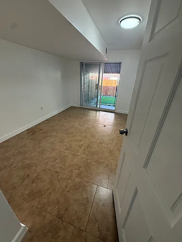 576 Leland Ave #1 Photo 1