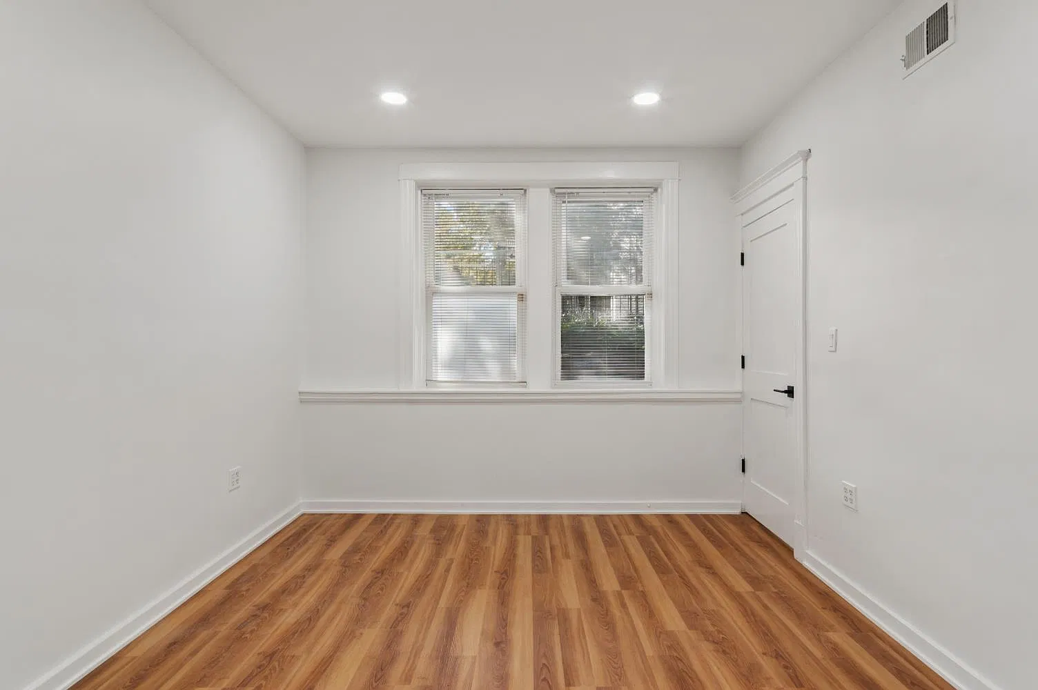 2 bed, 700 sqft, $2,350 — Photo 3