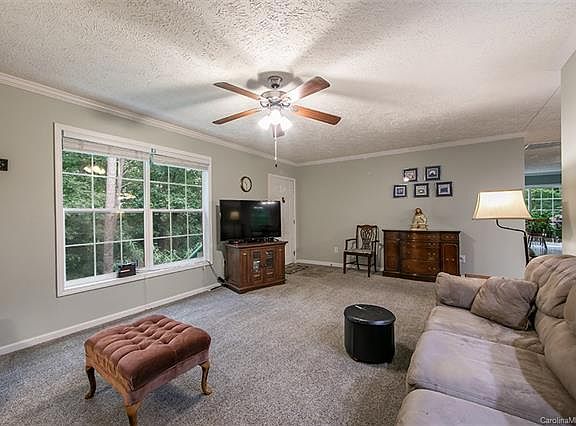 3rd image of 173 Sawyer Ln