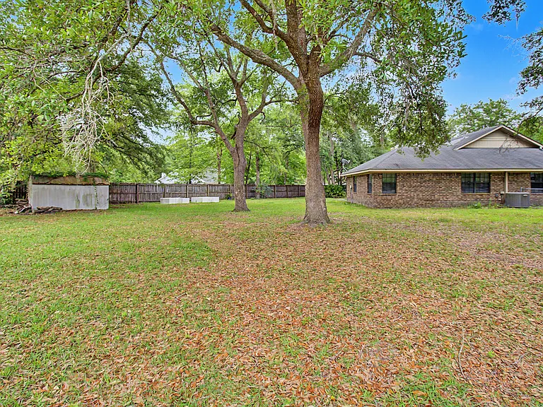 21 Pinewood Ln — Photo 27