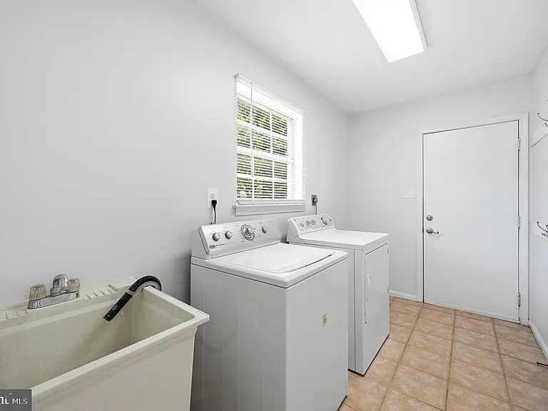 10609 Oxford Ct — Photo 48