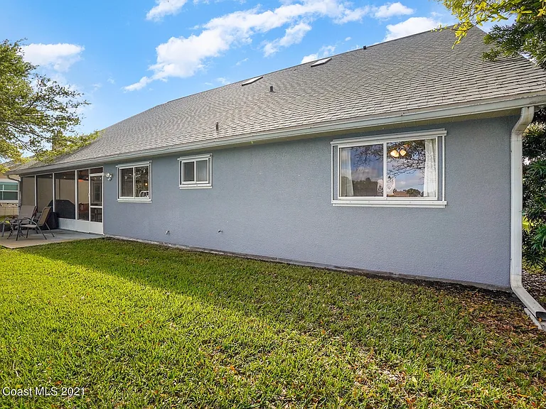 2104 Lionel Dr — Photo 22
