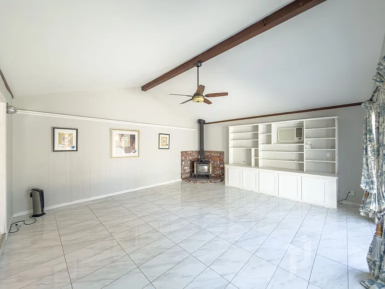 1094 Manzanita Ave — Photo 7