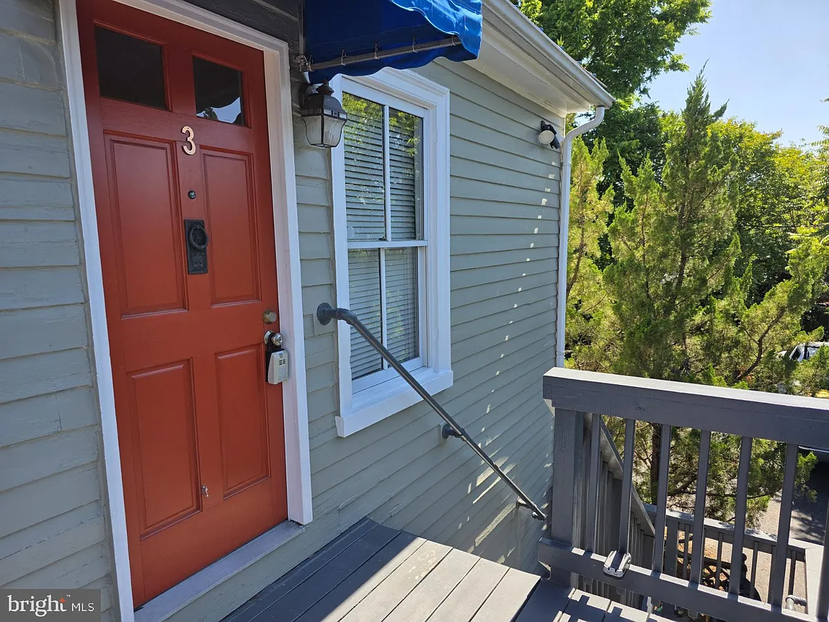 Building Photo - 1408 Caroline St #3