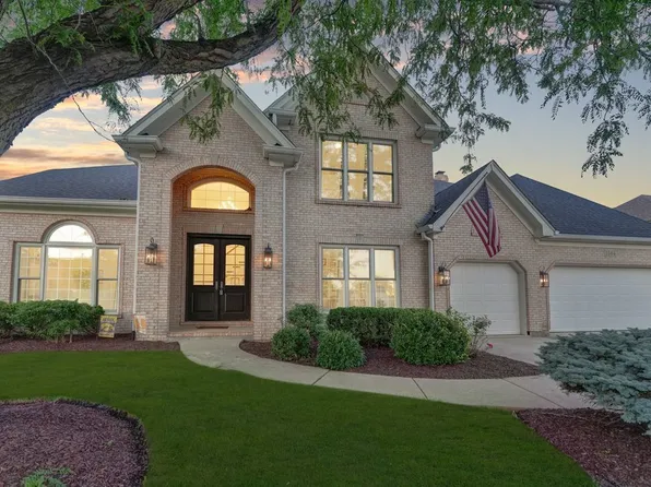 1564 White Eagle Dr, Naperville, IL 60564