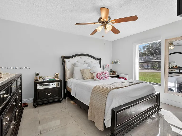 100 Miramar Ave — Photo 26