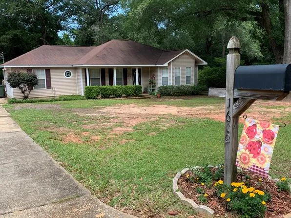 1602 Stowers Dr, Dothan, AL 36305