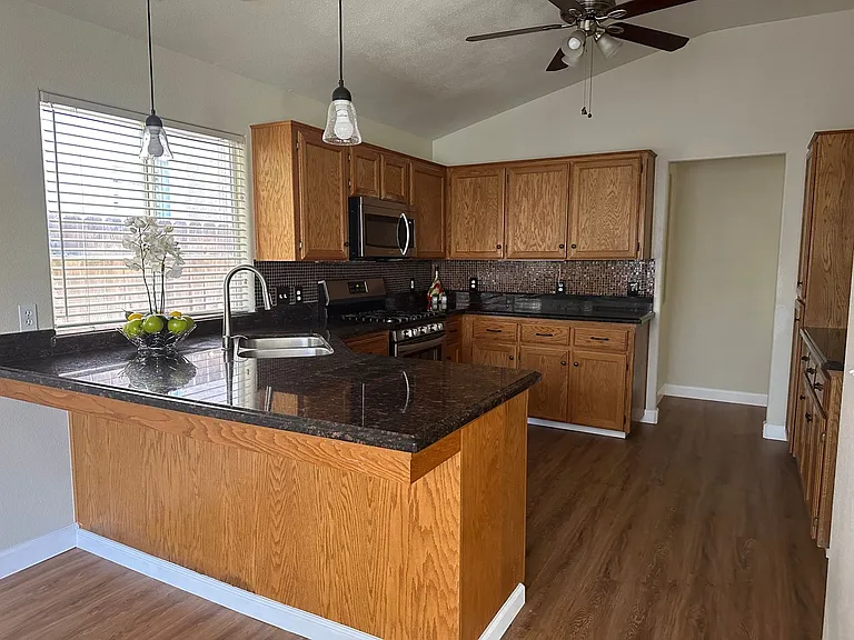 4207 W Redding Ave — Photo 3