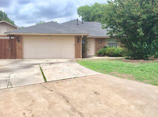 309 Jeffrey Laird Pl, Moore, OK 73160