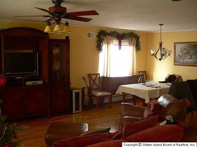 2nd image of 15 Knesel St
