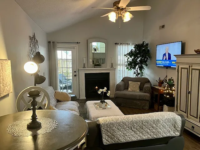 907 E Estates Blvd — Photo 3