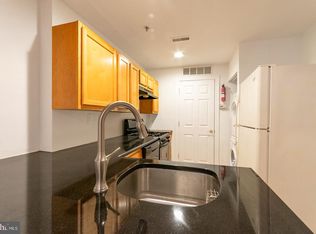 221 Race St APT 2, Philadelphia, PA 19106