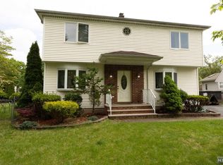 652 Bartell Pl, Ridgewood, NJ 07450