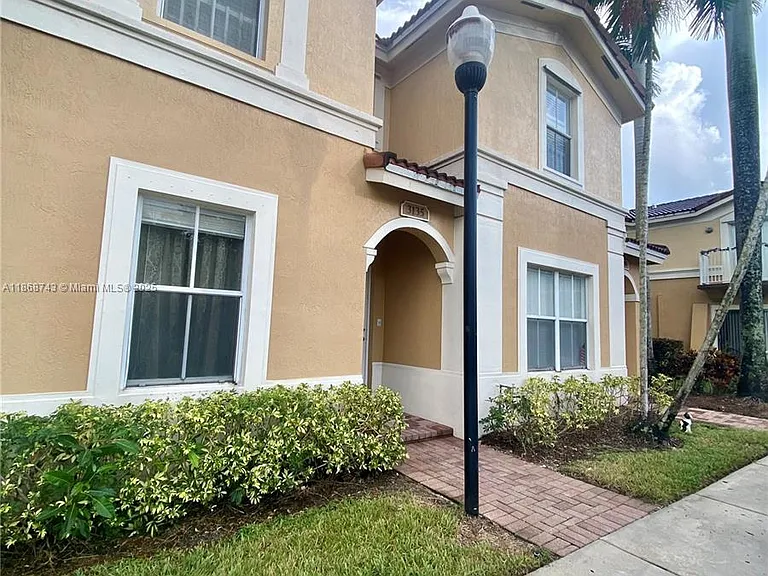 3135 SW 128th Ave — Photo 1