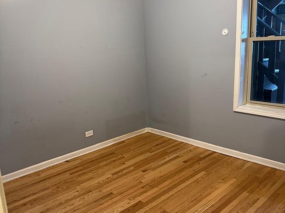 3rd image of 214 Chicago Ave #2
