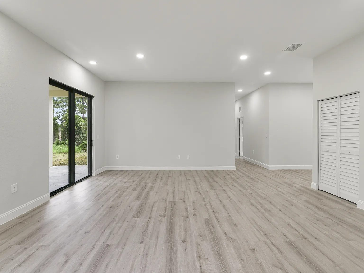 851 Carbon Street East - 1 — Photo 4