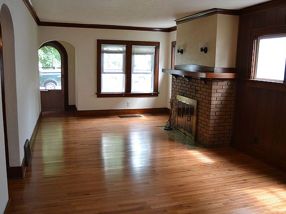 3rd image of 2208 W Kellogg Ave