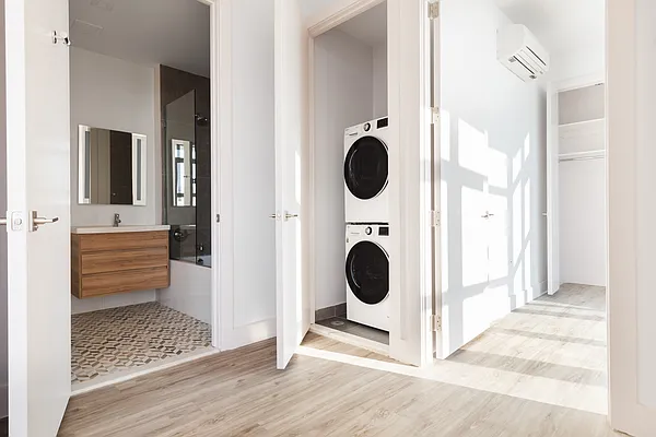 Rented by Nooklyn NYC LLC | media 21