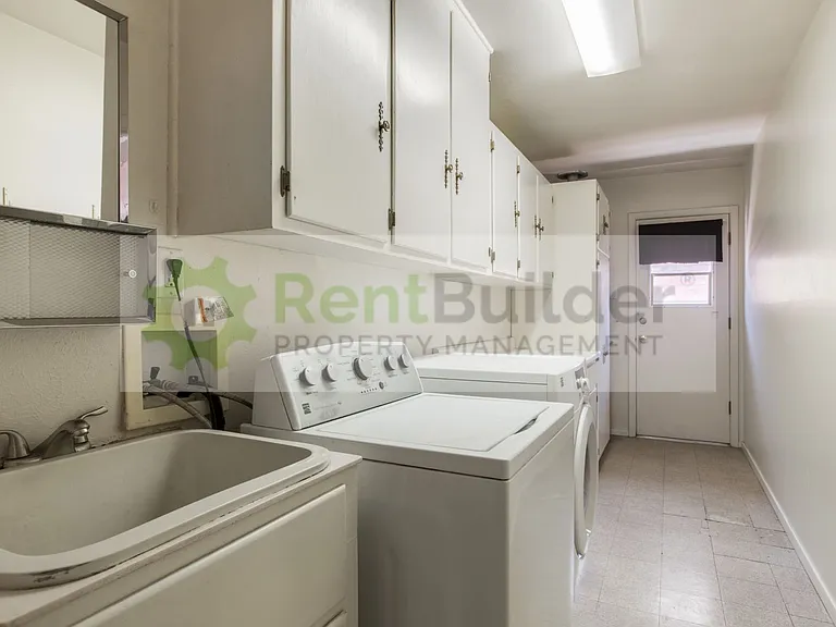 8304 Dellwood Rd NE — Photo 19
