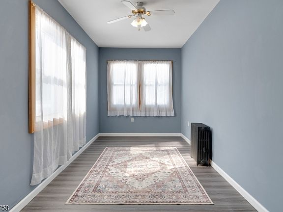 3rd image of 410 Horseneck Rd