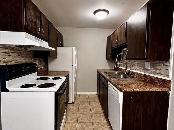 3rd image of 519 S Main St APT 4