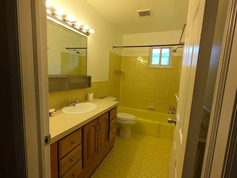 436 S Suffolk Dr — Photo 29