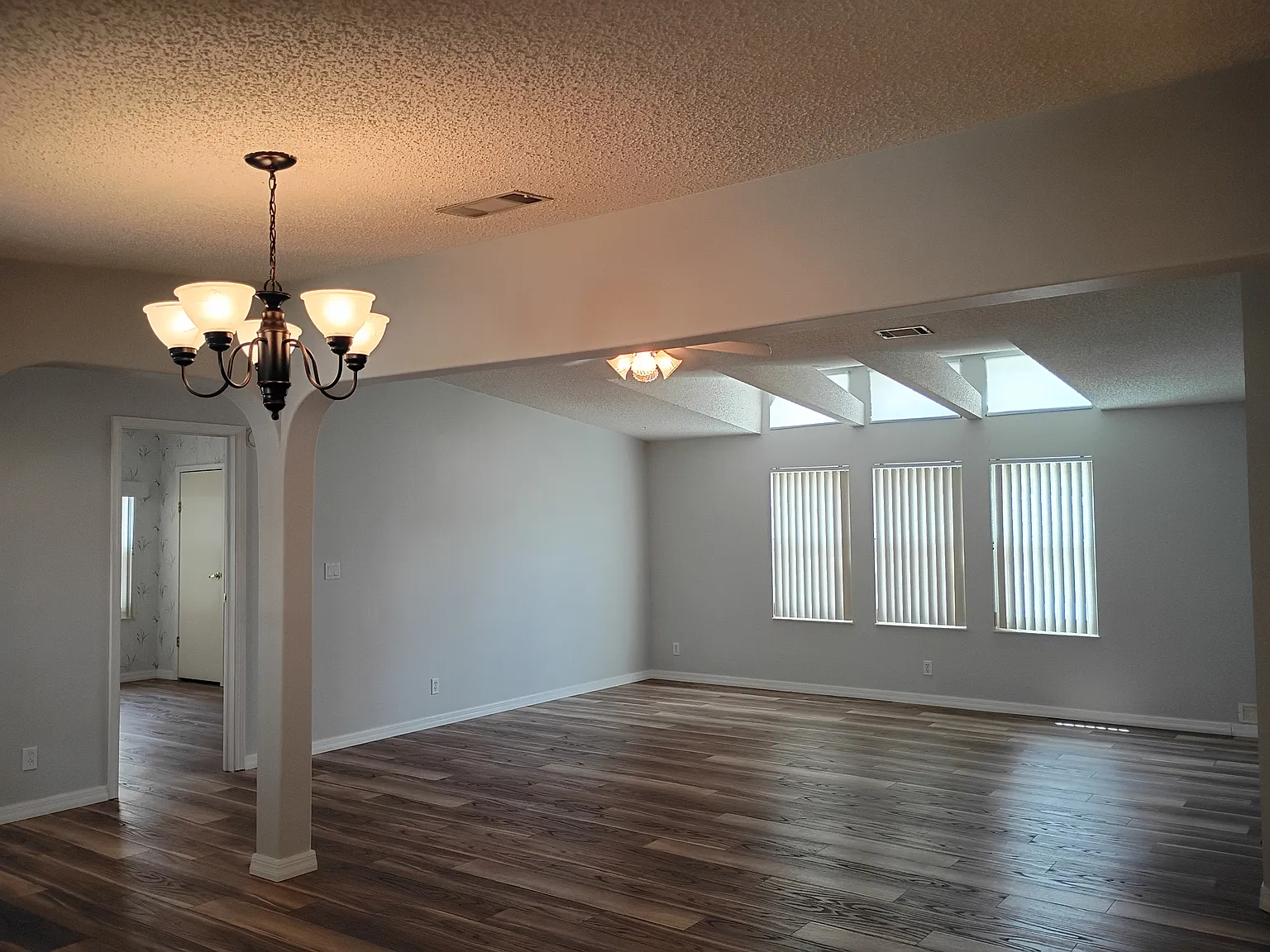 3 bed, 2.0 bath, 2044 sqft, $2,000 — Photo 3