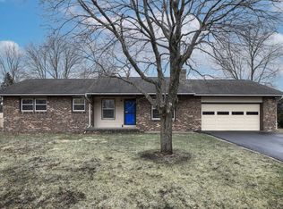 303 W Briarcliff Dr, Saint Joseph, IL