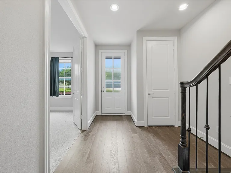 8612 Emnora Ln — Photo 4