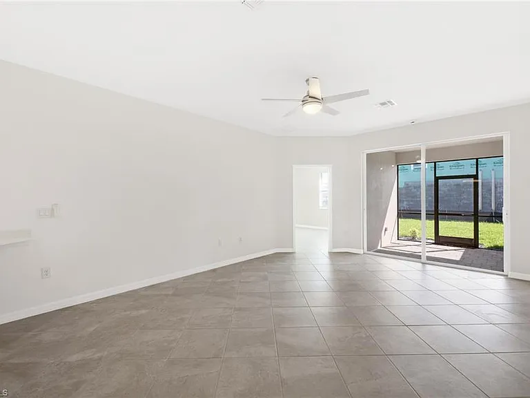 2672 Vine Ave — Photo 10