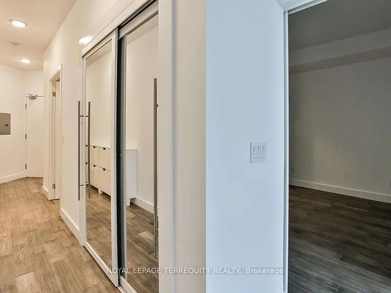 218 Queens Quay W #2605 — Photo 3