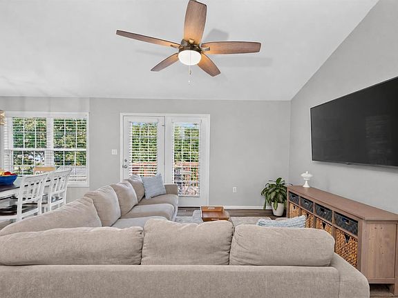 4th image of 11 Crystal Ln