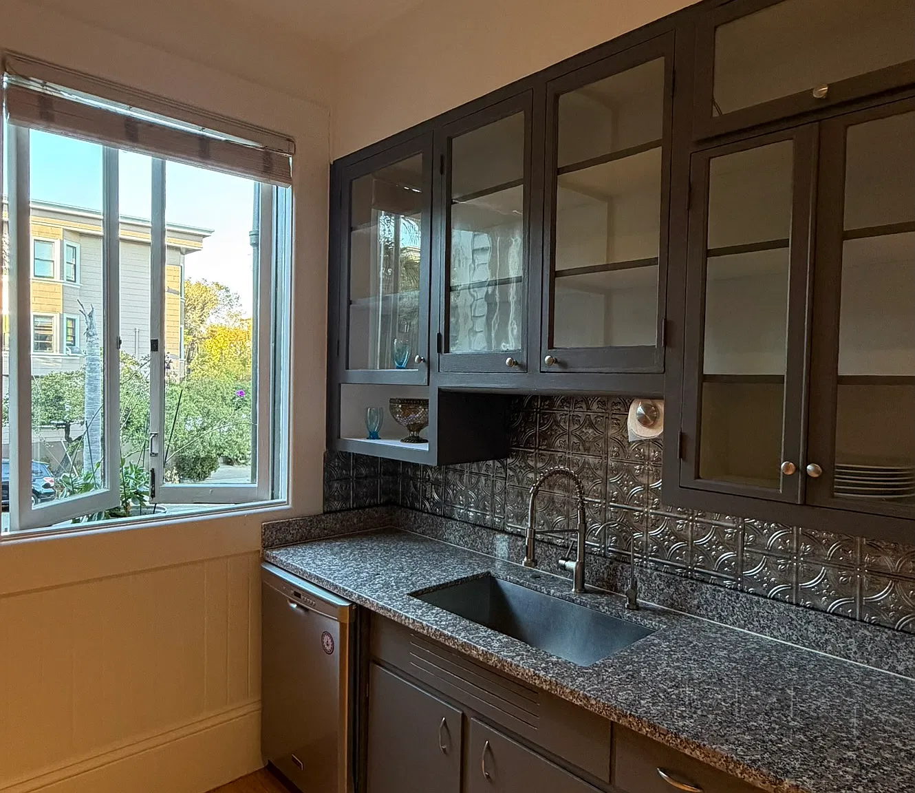 3 bed, 1400 sqft, $12,000 — Photo 4