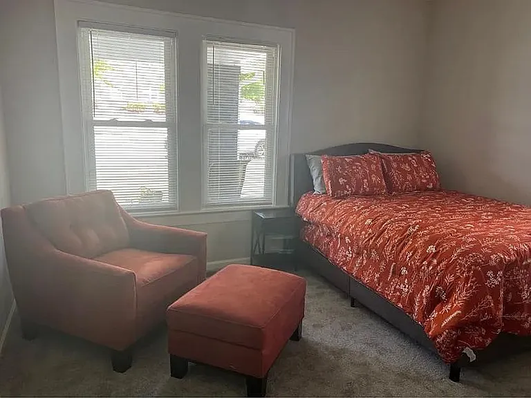 404 Formosa Ave — Photo 15