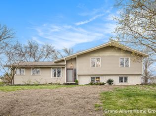 920 Crystal Dr, Jenison, MI 49428
