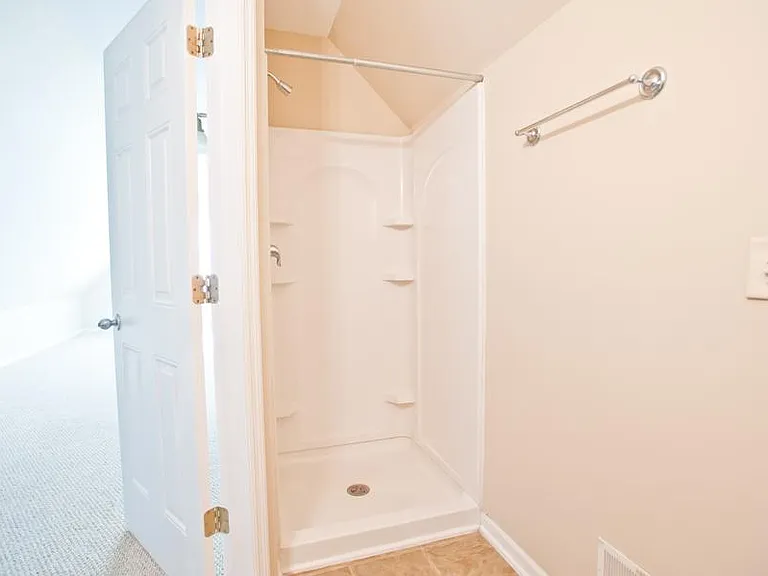 3255 N Oakland Ave #UPPER — Photo 28