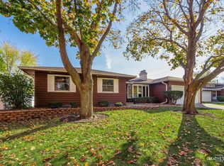 1111 Laurel Dr, Aurora, IL 60506