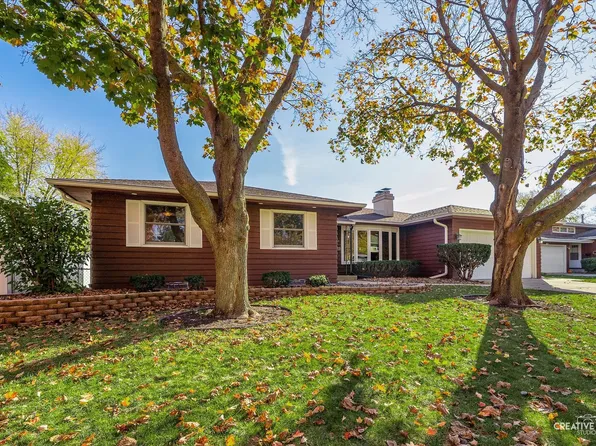 1111 Laurel Dr, Aurora, IL 60506