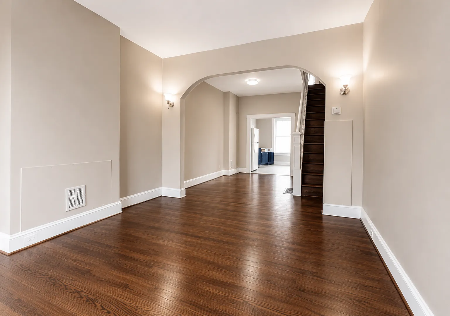 Charming Baltimore Rowhome | 2 Bedrooms + Den | 1 Bathroom | Hardwood Floors & Bonus Basement — Photo 2