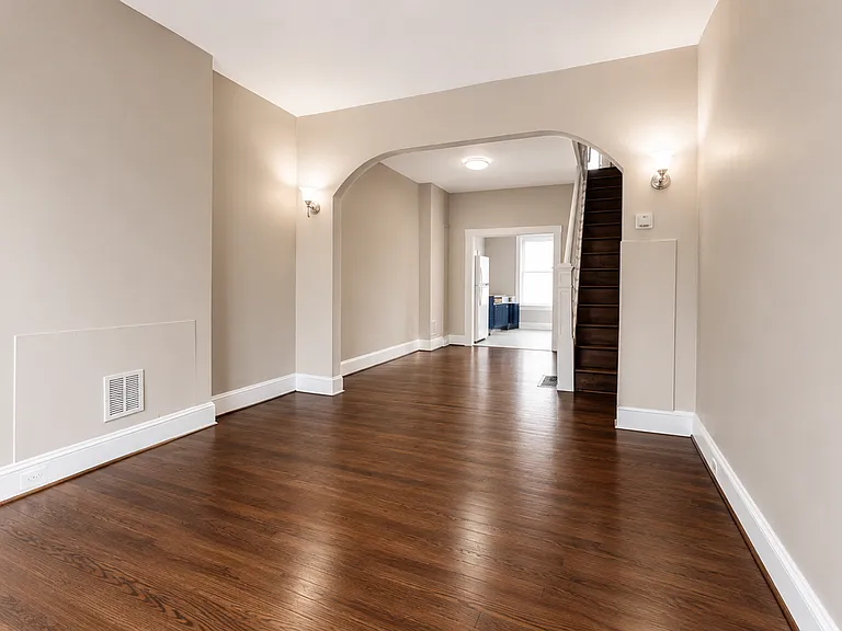 614 N Streeper St — Photo 2