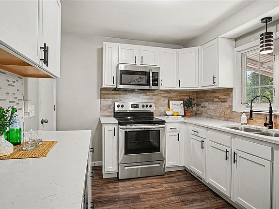 5th image of 41 Lansing Cir N
