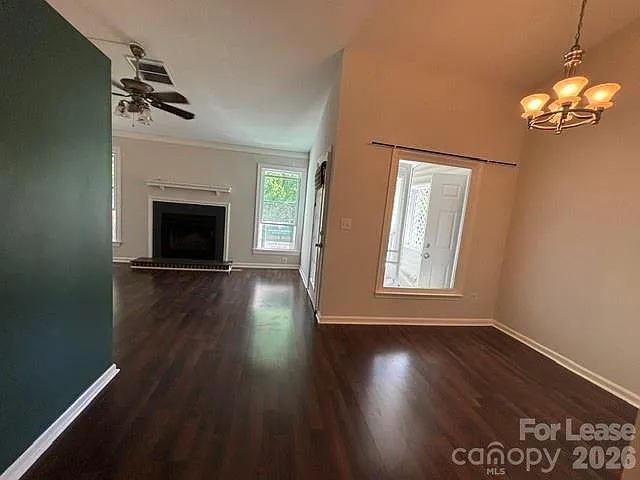 430 Queens Rd — Photo 11