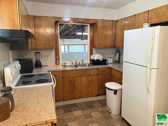 2nd image of 1017 Witter St