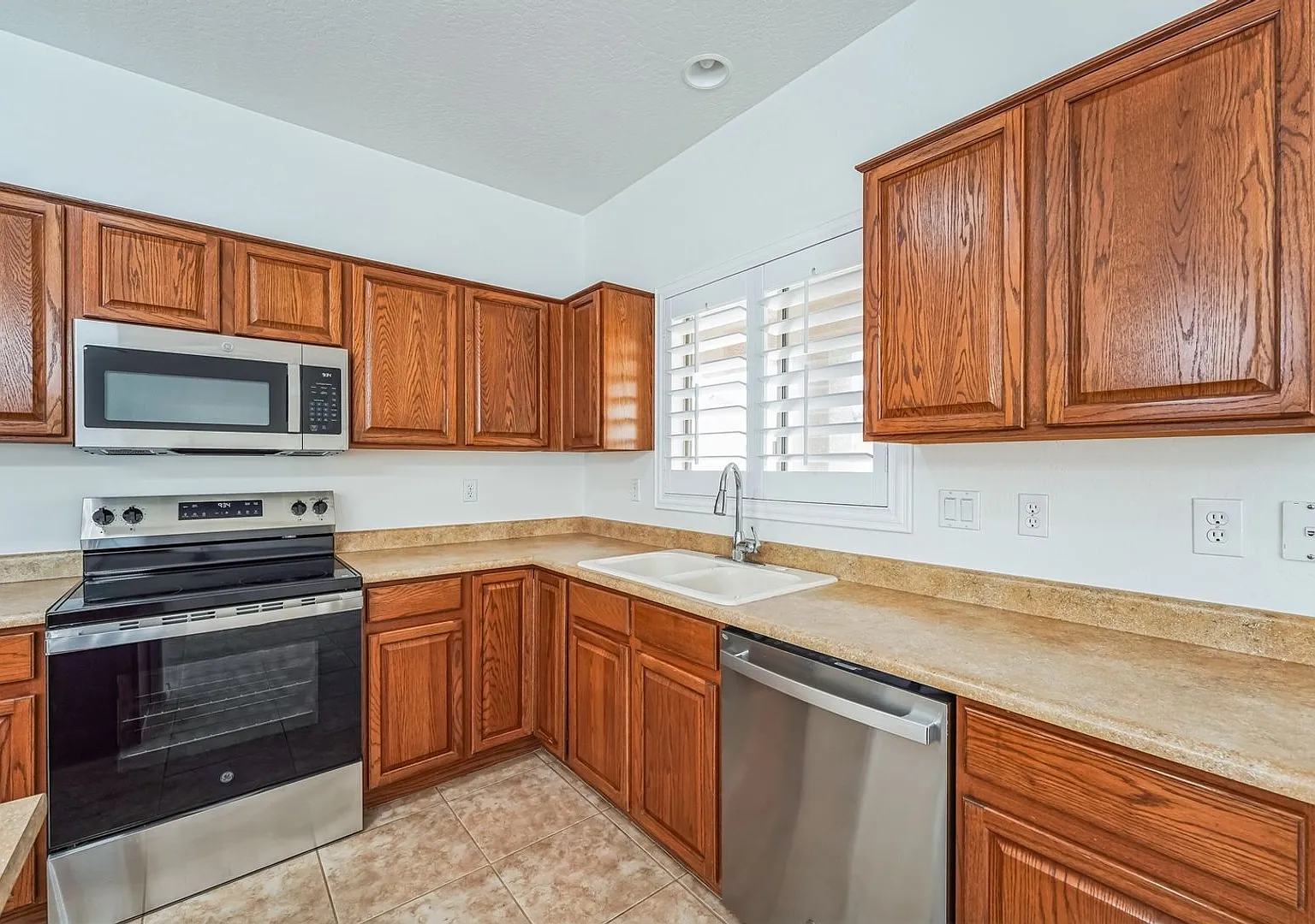 Spacious 4BR House in Gilbert — Photo 3